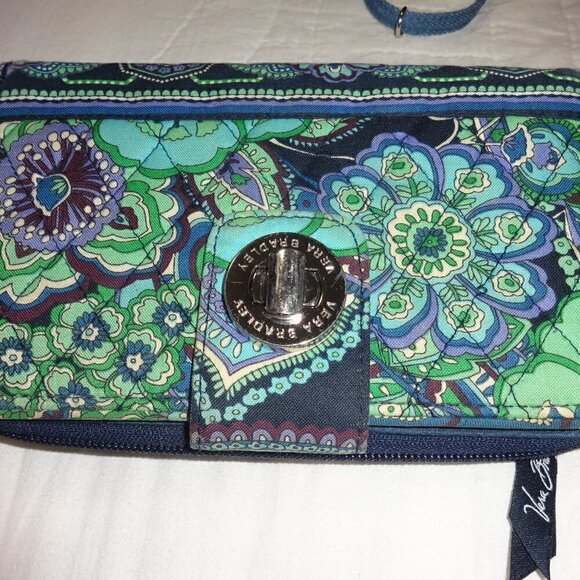 Vera Bradley Turn lock Wallet: Rhythm & Blues pattern, many card slits $19 - Picture 1 of 7